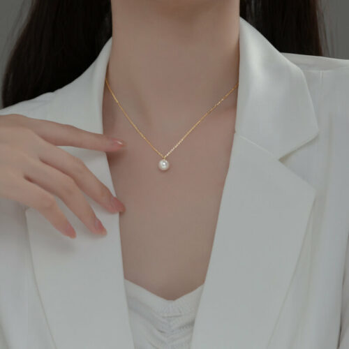 minimalist pearl necklace