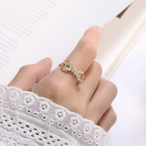 Bow tie ring